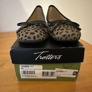 Trotters Women's Leopard Print Flats